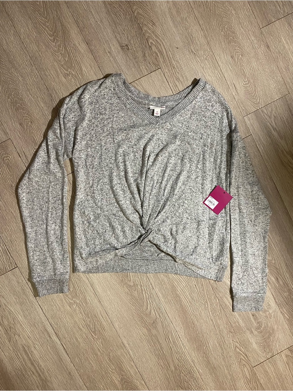 💜 SO Gray Twist Front Sweater NWT Size Medium